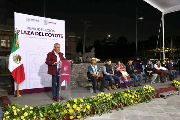 EL GOBERNADOR ALFREDO RAMÍREZ BEDOLLA INAUGURA LA REMODELACIÓN DE LA PLAZA PÚBLICA DE IHUATIZIO.